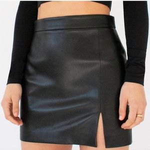 Aritzia Wilfred Tempest Vegan Leather skirt